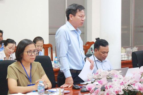 Các đại biểu đóng góp ý kiến tại hội nghị. Ảnh: N.Hòa