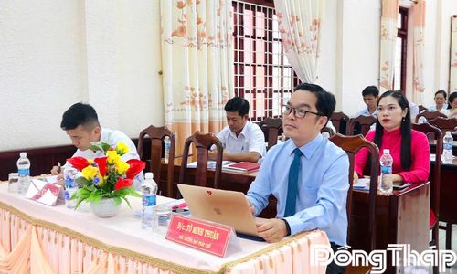 Đại biểu tham dự kỳ họp.