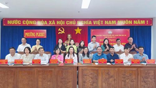  Các địa phương thuộc cụm thi đua số 7 ký kết giao ước thi đua năm 2026. Ảnh: Phương Thảo 