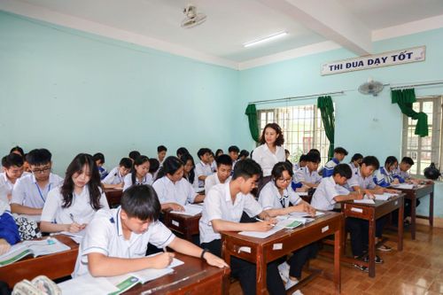 Việc sắp xếp, tinh gọn cơ sở giáo dục cũng là một trong những giải pháp bổ sung thêm biên chế quản lý, nhân viên sang giáo viên, giảm áp lực tình trạng thiếu giáo viên hiện nay