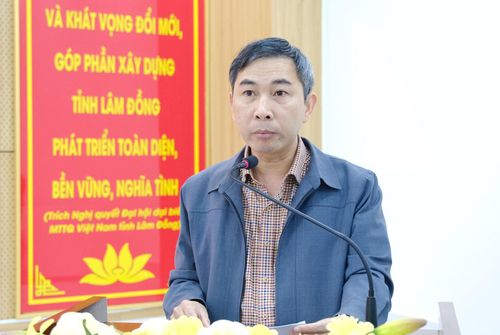 Đồng chí Vũ Tuấn Anh, Tỉnh ủy viên, Phó Chủ nhiệm Thường trực Ủy ban Kiểm tra Tỉnh ủy trình bày báo cáo công tác kiểm tra, giám sát và thi hành kỷ luật của Đảng trong 6 tháng đầu năm 2026