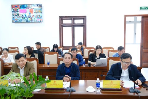 Các đồng chí lãnh đạo Vụ Địa bàn VII, Cơ quan Ủy ban Kiểm tra Trung ương, Ủy ban Kiểm tra Tỉnh ủy cùng các đại biểu tham dự hội nghị