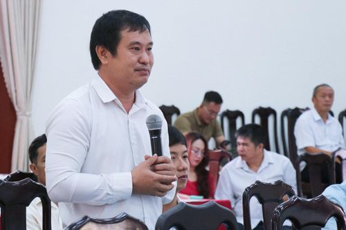 Đại diện các doanh nghiệp, hợp tác xã và bà con nông dân canh tác, thu mua hồ tiêu thảo luận tại hội thảo