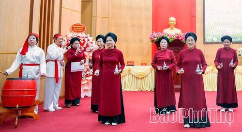 Câu lạc bộ hát Xoan, hát dân ca xã Lâm Thao thường xuyên duy trì sinh hoạt, góp phần bảo tồn và phát huy những giá trị văn hóa truyền thống của vùng Đất Tổ.