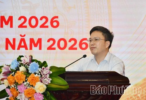 Đồng chí Phó Giám đốc Sở Nông nghiệp và Môi trường Hoàng Xuân Hoàn phát biểu chỉ đạo tại hội nghị.