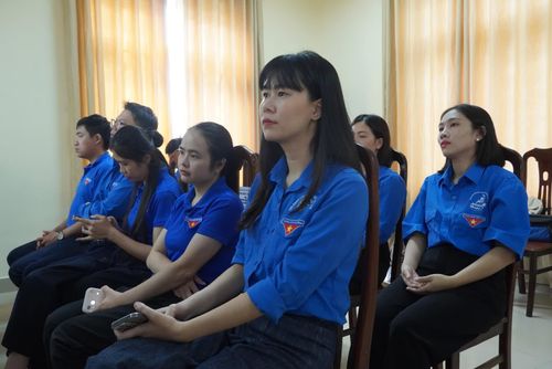 Các đoàn viên, thanh niên tham dự chương trình - Ảnh: H.L