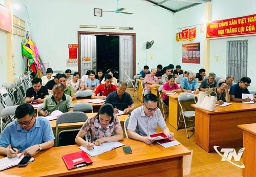 Cuộc họp Chi bộ đầu tiên của thôn Đồng Thuận, xã Bạch Thông sau khi thành lập thôn mới.