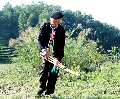 Tiếng khèn không thể thiếu trong lễ hội Gầu Tào.