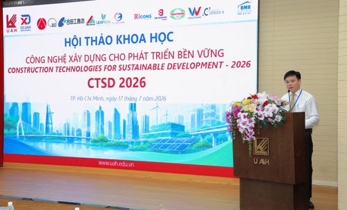 Ông Khải Quốc Bình, Phó Giám đốc Sở Xây dựng TP.HCM phát biểu tại hội thảo.