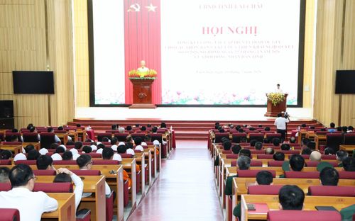 Toàn cảnh Hội nghị tổng kết công tác cấp điện lưới quốc gia cho các thôn, bản tại Lai Châu.