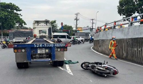 Nhiều vụ TNGT thương tâm xảy ra tại khúc cua này do nạn nhân rơi vào "điểm mù" của các loại phương tiện có tải trọng lớn.
