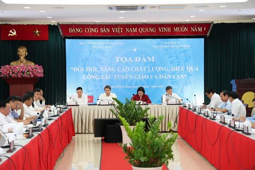 Các đại biểu tham dự tọa đàm.