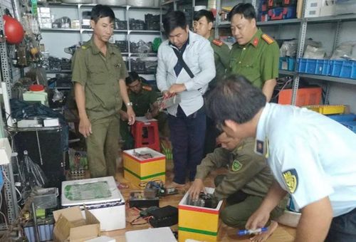 Lực lượng liên ngành kiểm tra, phát hiện 31 bộ công cụ kích điện.