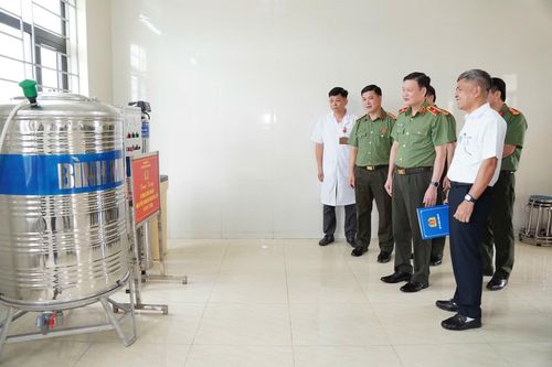 Bộ Tư lệnh lắp đặt hệ thống lọc nước tặng Cơ sở Điều dưỡng thương binh Nho Quan.