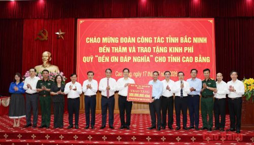 Tỉnh Bắc Ninh trao tặng kinh phí Quỹ “Đền ơn đáp nghĩa” cho tỉnh.