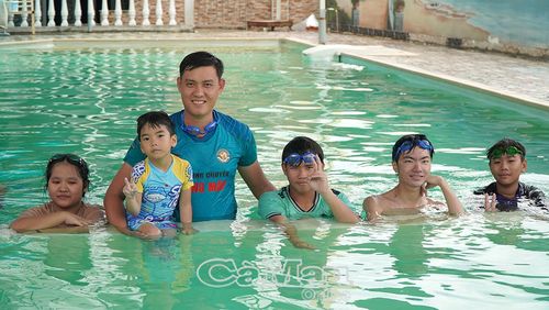 Học bơi và trang bị kỹ năng an toàn dưới nước là giải pháp thiết thực giúp trẻ em phòng, chống đuối nước trong dịp hè.