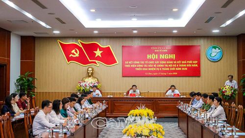 Các đại biểu tham dự hội nghị tại điểm cầu cấp tỉnh.