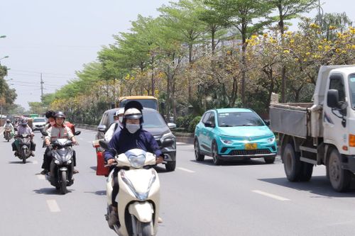 Nắng nóng diện rộng được ghi nhận ở Hà Nội. Ảnh: Bảo Châu