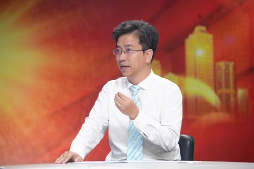 PGS.TS Trương Ngọc Kiểm, Giám đốc Công viên Công nghệ cao và Đổi mới sáng tạo, Đại học Quốc gia Hà Nội trao đổi tại Chương trình. Ảnh: Phạm Hùng