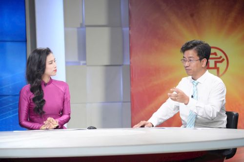 PGS.TS Trương Ngọc Kiểm, Giám đốc Công viên Công nghệ cao và Đổi mới sáng tạo, Đại học Quốc gia Hà Nội trao đổi tại Chương trình. Ảnh: Phạm Hùng