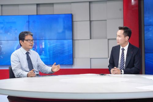 PGS.TS Trần Quốc Bình, Phó Hiệu trưởng Trường Đại học Khoa học tự nhiên, Đại học Quốc gia Hà Nội trao đổi tại Chương trình. Ảnh Phạm Hùng