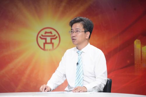 PGS.TS Trương Ngọc Kiểm, Giám đốc Công viên Công nghệ cao và Đổi mới sáng tạo, Đại học Quốc gia Hà Nội trao đổi tại Chương trình. Ảnh Phạm Hùng