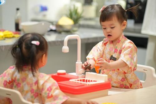 Một cảnh của các em bé trong chương trình.