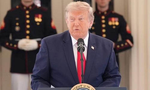 Trong khi đó, Tổng thống Mỹ Donald Trump tiếp tục cảnh báo khả năng mở rộng các cuộc không kích nhằm vào cơ sở hạ tầng của Iran, dù bác bỏ khả năng tiến hành chiến dịch đổ bộ trên bộ.