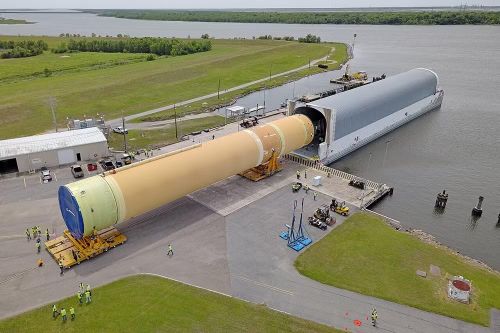 Từ tháng 5/2026, các nhân sự thuộc Dự án Artemis III đã tiến hành diễn tập đếm ngược hàng tháng tại Trung tâm Điều khiển Phóng Rocco Petrone, họ thực hành nạp nhiên liệu đông lạnh và triển khai các quy trình cuối cùng trong 10 phút trước khi phóng.