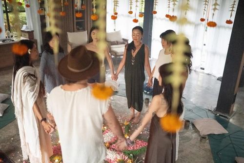  Những chương trình nghỉ dưỡng ngắn ngày được thiết kế xoay quanh việc trị liệu tinh thần, hàn gắn nội tâm đang được nhiều người Trung Quốc ưa chuộng. Ảnh: CNN. 