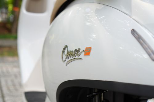 Giá bán của Omee 2 phiên bản tiêu chuẩn và Omee H dao động 15,99-18,99 triệu đồng. Trong khi ở bản P, giá xe lên đến 21,99 triệu đồng. Mức giá của tùy chọn này không quá cạnh tranh ở thời điểm này nếu đặt cạnh các cái tên như Honda Icon e: (15,5 triệu), VinFast Zgoo hay Amio S2 (giá khoảng 12 triệu đồng).