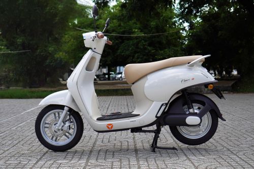 Xe có chiều cao yên khoảng 760 mm, phù hợp với thể trạng người Việt.