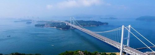 Cầu Seto Ohashi nổi tiếng, nối liền tỉnh Okayama trên đảo Honshu và tỉnh Kagawa trên đảo Shikoku, Nhật Bản