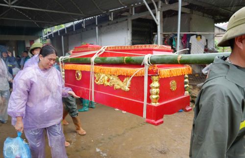 Nỗi đau của những gia đình có người thân tử vong do lũ quét