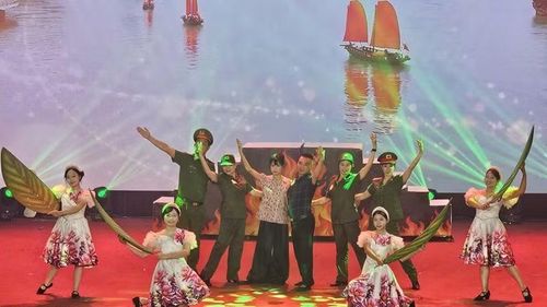 Đội tuyển đến từ tỉnh Quảng Ninh thể hiện nội dung thi.