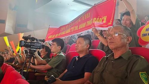 Cổ động viên cùng lực lượng truyền thông khích lệ, lan tỏa hội thi.