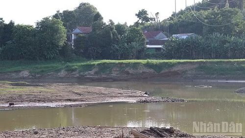 Con sông Thuốc Hột có lòng sông rất rộng và tiềm ẩn nguy hiểm vào mùa mưa bão.