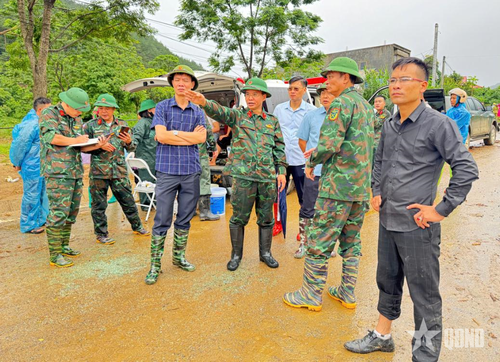  Lãnh đạo Bộ CHQS tỉnh Lai Châu trực tiếp chỉ đạo công tác cứu hộ, cứu nạn và hỗ trợ nhân dân tại khu vực bị ảnh hưởng bởi mưa lũ.