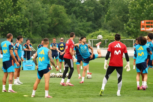 Các cầu thủ Tây Ban Nha tham gia buổi tập tại New Jersey chuẩn bị cho trận chung kết World Cup 2026. Ảnh: Reuters