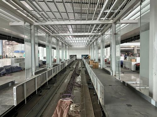 Các đảo checkin và thang cuốn vận chuyển hành lý vào khu vực soi chiếu đã cơ bản hoàn thành