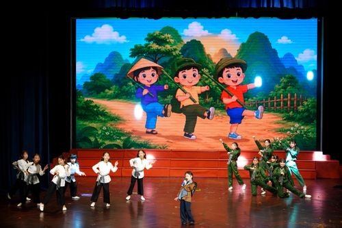  Đơn ca "Em bé Giải phóng quân". Ảnh: THÚY BÌNH 