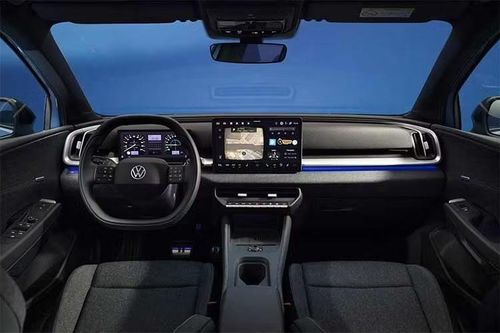 Không sở hữu phong cách cá tính như Renault 4 nhưng Volkswagen ID. Cross vẫn được đánh giá là một mẫu SUV có thiết kế hấp dẫn. Dù có kích thước nhỏ gọn, mẫu xe này được khẳng định có cách bố trí không gian nội thất thông minh, mang đến khoang hành khách và hành lý rộng rãi hơn nhiều đối thủ cũng phân khúc.