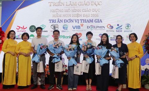  Ban tổ chức tri ân thành viên, đơn vị đồng hành. 
