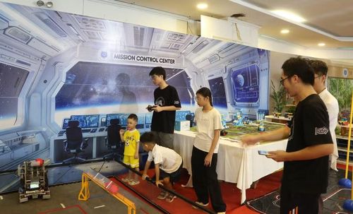Nhiều trải nghiệm sáng tạo, mô hình STEM cho học sinh.