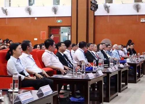 Gần 300 đại biểu và các học giả đến từ 5 quốc gia tham dự Hội thảo.