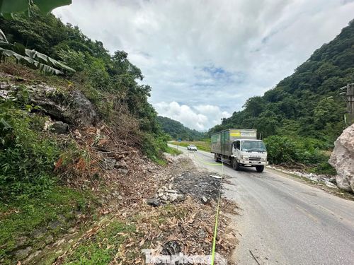 Khu vực xảy ra sự cố là tuyến quốc lộ chính đi lại giữa tỉnh Cao Bằng và Lạng Sơn, hàng ngày có rất nhiều xe lưu thông.