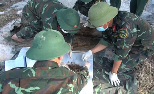 Hài cốt liệt sĩ được tìm thấy tại khu vực ga Hương Thủy kèm theo di vật liên quan.