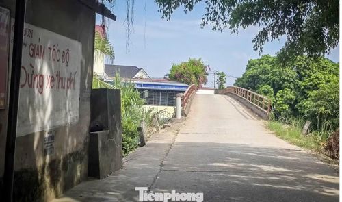Cầu Đún, bắc qua sông Tiên Hưng, nối hai xã Thần Khê và Tiên Hưng (nay thuộc tỉnh Hưng Yên) do ông Nguyễn Ngọc Riệc tự bỏ tiền ra xây dựng từ năm 2007.