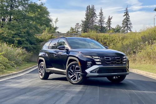 Hyundai Tucson Hybrid được xem là đối thủ trực tiếp của Toyota RAV4 Hybrid và Honda CR-V Hybrid. Ảnh: Hyundai