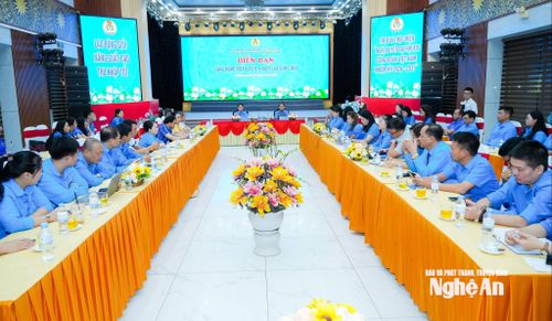 Quang cảnh hội nghị. Ảnh: T.L